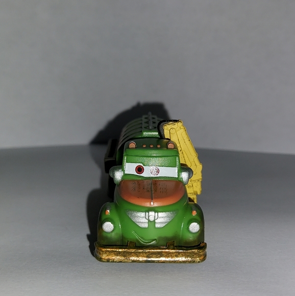 Disney Pixar Planes Fire & Rescue Chug Tanker PVC 1:55 Model Car - Picture 2 of 6